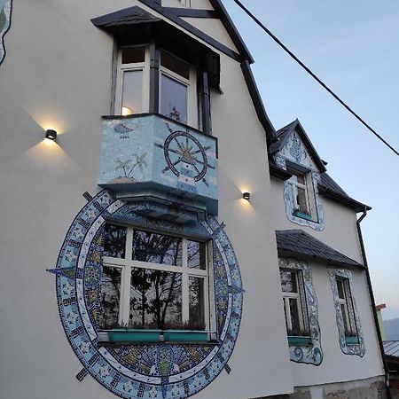 Vila v mozaikovém španělském stylu v Děčíně Esterno foto