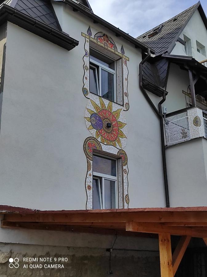 Vila v mozaikovém španělském stylu v Děčíně Esterno foto