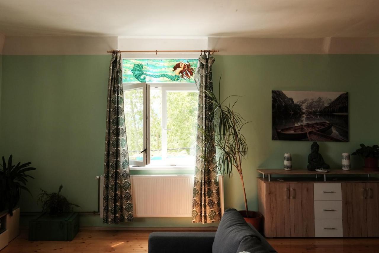 Vila v mozaikovém španělském stylu v Děčíně Esterno foto
